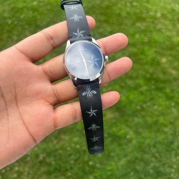 GUCCI G-Timeless Bee and Star Motif Black Dial Leather Strap unisex  Watch - Picture 3 of 15